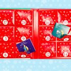 Ein Adventskalender mit Nummern auf roten Türchen. Bücher mit Titeln: „Eeyore Has a Birthday“ und „A Book of Bedtime Poetry“.