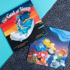 Buchcover mit dem Titel "The God of Sleep" von Lev Grossman, illustriert von Huynh Kim Lien, zeigt eine träumende Figur auf Wolke.