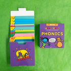 Box mit der Aufschrift: "Book 1-12". Daneben eine Packung: "Todd Parr PHONICS". Bunte, kindliche Illustrationen.