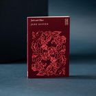 Text: "Jack and Alice", "Jane Austen", "M10".  
Rotes Buch mit floralen Mustern auf dunklem Hintergrund.