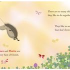 "Horace and Hattie are the very best of friends." Igel schaukeln in Blüten, suchen Klee mit Schmetterlingen.