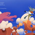 Text beschreibt Vertrauen und Wiederholung. Illustration: Ein grauer Esel springt vor einem rosa Bären durch Wolken.