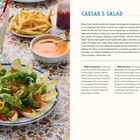 "CAESAR'S SALAD" mit Rezept und Zutatenliste. Links: Teller mit grünem Salat, daneben Pommes, Soße und Milchshake.