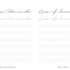 Handgeschriebene Texte: "of America, When in the" und "Course of human events," auf Linien für Schreibübungen.