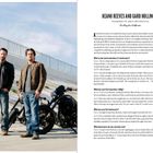 Text: "Keanu Reeves and Gard Hollinger, Founders of Arch Motorcycle, Los Angeles, California." Zwei Männer stehen neben einem Motorrad vor einer Betonmauer.
