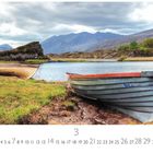 Text: "Killarney Lake in Co. Kerry". Zwei Boote am See, Berge im Hintergrund, bewölkter Himmel. Unten Kalender mit Zahlen.