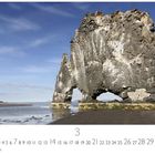 Hvítserkur, Nord Island. Kalenderblatt für März. Ein imposanter Basaltfelsen steht im Meer, der wie ein Tier aussieht.
