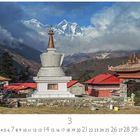 „Dorf bei Kathmandu“, zeigt eine Stupa vor Bergen und roten Dächern. Unten Kalendarium für März.