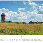 Kap Arkona, Monatsübersicht: Zahlen 1 bis 31, darunter „CASARES EDITION“. Turm auf Wiese unter blauem Himmel mit Wolken.