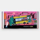 "MONSTER GETS ON THE BUS. PASSENGERS GET OFF." Ein grünes Monster steigt in einen gelben Bus, Menschen steigen aus.