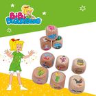 "Hex Hex!" Würfel mit Illustrationen: Bibi Blocksberg, Zaubertrank, Blumen, Ballon, Krähe. Bibi im grünen Kleid darunter.