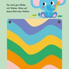 „Elefantin Ella ist eine Künstlerin.“ Ein blauer Elefant mit Pinsel, Wellenmuster in bunten Farben.