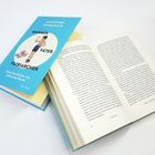Das Buch "Männer, Väter, Patriarchen" von Augustine Sedgewick liegt offen. Es ist blau mit einer Illustration.
