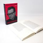 Buch mit rotem Cover, Titel: "WERDEGANG", Autor: Heinz Rudolf Kunze. Daneben ein aufgeschlagenes Buch.