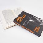 Buchcover mit Text: "JOHN COLTRANE, Biographie einer Jazz-Ikone, Peter Kemper". Ein Saxophonspieler ist abgebildet. Ein Buch ist geöffnet.