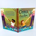 "Oma teilen" von Johanna Lindemann und Andrea Stegmaier. Illustration: Zwei Kinder halten die Hände einer älteren Frau.