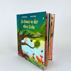 "Zu Hause in der alten Eiche", Kinderbuchcover: Eule, Fuchs, Kaninchen vor bunter Naturkulisse mit Baum und Blumen.