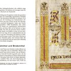 Text links: Auszeit... Handschrift.  
Farben: Malmittel und Bindemittel   
Rechts: Illustrierte Initialen mit keltischen Mustern.