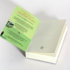 Auf grünem Hintergrund stehen positive Zitate über Volker Klüpfels "Wenn Ende gut, dann alles gut". Links ein Bus und eine Person.