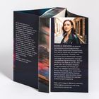 Ein Buch mit Text über Bianca Iosivoni. Sie ist eine erfolgreiche Autorin in Deutschland. Rechts ist ihr Foto.