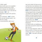 Text im Fokus:

"BÄM – 1:0!"
"HUCH?!"
"Erstes Tor nach 13 Sekunden – WOW!"
"Ball im Aus!"
"PFEIF!"
"Ungültiger Spielzug wegen Einsatz von Superkräften."
"TOOOR!"
"BÄM!"

Illustration:

Zwei Jugendliche spielen Fußball auf grünem Gras.
