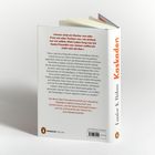 Rückseite eines Buches mit dem Titel "Kaskaden" von Louise K. Böhm, orange auf dem Buchrücken. Text über Freundschaft.