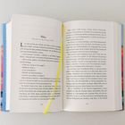 Zwei Buchseiten mit Text und einem gelben Lesebändchen; Textbeginn: "Ebba, Niendorf an der Ostsee, 1961".