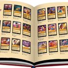 „Himmelsleuchten“ steht oben links. Dargestellt ist ein offenes Buch mit Illustrationen und Texten von Sammelkarten.