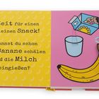Text links: „Zeit für einen kleinen Snack! Kannst du schon die Banane schälen und die Milch eingießen?“ Rechts Illustration einer Banane und eines Milchkartons.