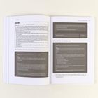 "Individuelles Feedback aus Stichpunkten." Zwei Buchseiten mit Anleitungen zur Erstellung von Feedback und Kriterienraster.