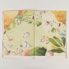 Der Text lautet "der Park". Es ist eine Illustration von niedlichen, anthropomorphen Tieren, die im Park entspannen.