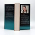 Links Textauszug: "Ich nahm allen Mut zusammen..." Rechts Biografie: "RUTH WARE wuchs in südenglischen Lewes auf..."