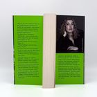 Links: Dialog in Anführungszeichen, spannend und dramatisch. Rechts: Autorenvorstellung Frida Skybäck mit Porträt. Buchrücken.