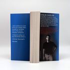 Links: „Jetzt entführst du mich...“ und „Überlebt.“ Rechts: Infos über Colin Hadler, dessen Foto darunter.