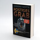 Buchtitel: "Anders de la Motte - Rostiges Grab". Ein Käfer unter Glas, Etikett "Spiegel Bestseller-Autor".