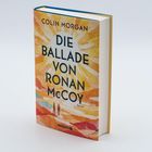 „Colin Morgan: Die Ballade von Ronan McCoy. Droemer Roman.“ Buch mit buntem Cover, Sonnenstrahlenmotiv.