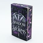 „SHADOW & STORMS“, Autorin: Helen Scheuerer. Violetter Buchumschlag mit zwei Schwertern.
