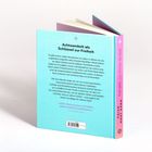 Blaues Buch mit dem Titel "Achtsamkeit als Schlüssel zur Freiheit". Zitat: "Jeder Atemzug kann dir helfen, deine Freiheit zu kultivieren."