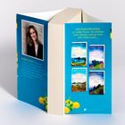 Texte beschreiben Karen Swan, ihre Arbeit und Bücher. Leuchtend blaues Cover, gelbe Zitrone, Porträt von Frau.