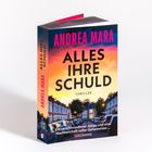 "Alles Ihre Schuld" von Andrea Mara. Thriller. Cover zeigt eine Straße bei Sonnenuntergang.