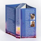 Zwei Texte beschreiben das Leben von Tine Nell und Elena, ihre Familien und Karrierewege. Darunter sind Porträtfotos.