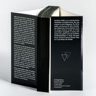 Klappentext beschreibt ein Buch über eine "Sinkerin" und kosmische Themen. Andere Seite: Information über Damien Ober, einen Schriftsteller.