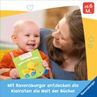 "Mit Ravensburger entdecken die Kleinsten die Welt der Bücher. Ab 6 M." Baby lächelt und hält ein Buch.