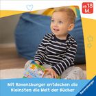"Mit Ravensburger entdecken die Kleinsten die Welt der Bücher" steht vor einem lächelnden Kind mit einem Buch in der Hand.