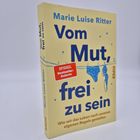 Buchtitel: "Vom Mut, frei zu sein" von Marie Luise Ritter. Gelbes Cover, blaue und rote Schrift, zeigt Wäscheleine mit Kleidung.