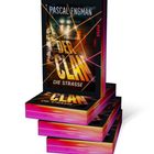 Text: "Pascal Engman", "Der Clan", "Die Strasse", "Thriller", "Piper". Ein Stapel Bücher mit dunklem Cover und leuchtenden Linien.