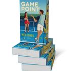 "Game Point" und "Meg Jones, Roman" auf dem Cover. Zwei Personen spielen Tennis auf einem blauen Platz.