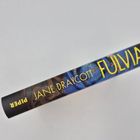 Buchrücken mit gelbem Text: "JANE DRAYCOTT FULVIA". Hintergrund zeigt ein blaues Muster. Links steht "PIPER".