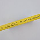Gelber Buchrücken mit schwarzem Text: "ANDRÉ ACIMAN SARAH MAXWELL CALL ME BY YOUR NAME" und ein kleines Logo.