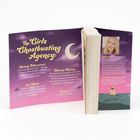 Text auf lila Hintergrund: "The Girls Ghostbusting Agency: Melody Bittersweet, Marina Malone, Art Elliott, Lestat der Agenturmops." Illustration eines Mopses und eines Monds.